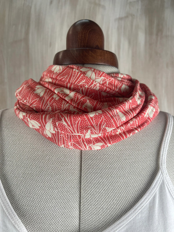 Liberty of London infinity Loop Jersey Scarf in Helsketh in Red