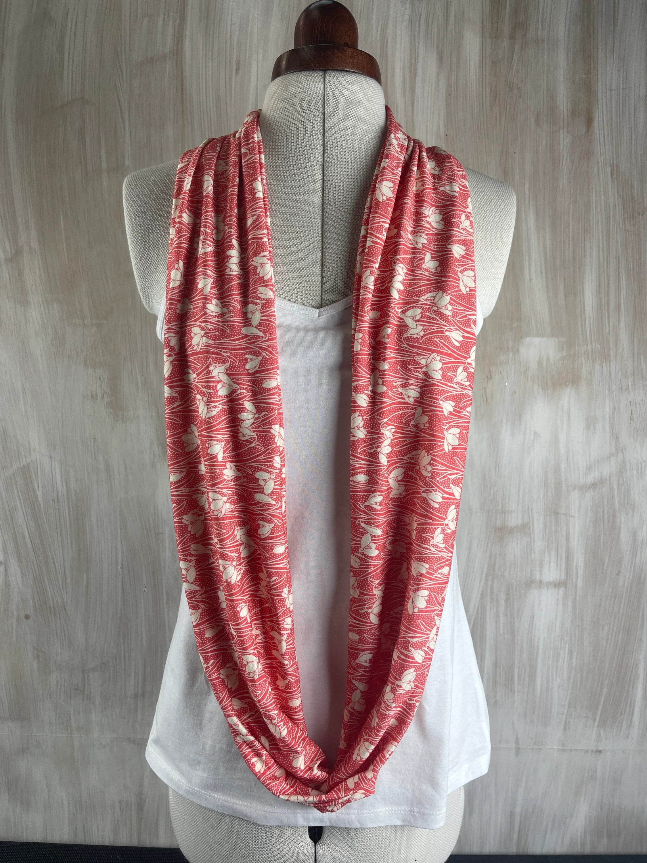 Liberty of London infinity Loop Jersey Scarf in Helsketh in Red